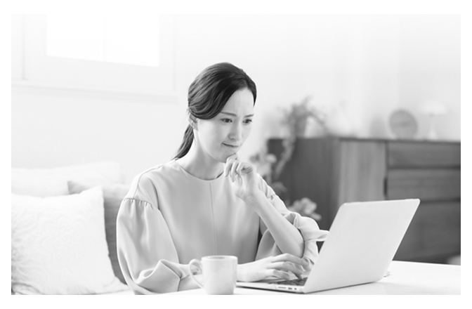 モヤモヤする女性